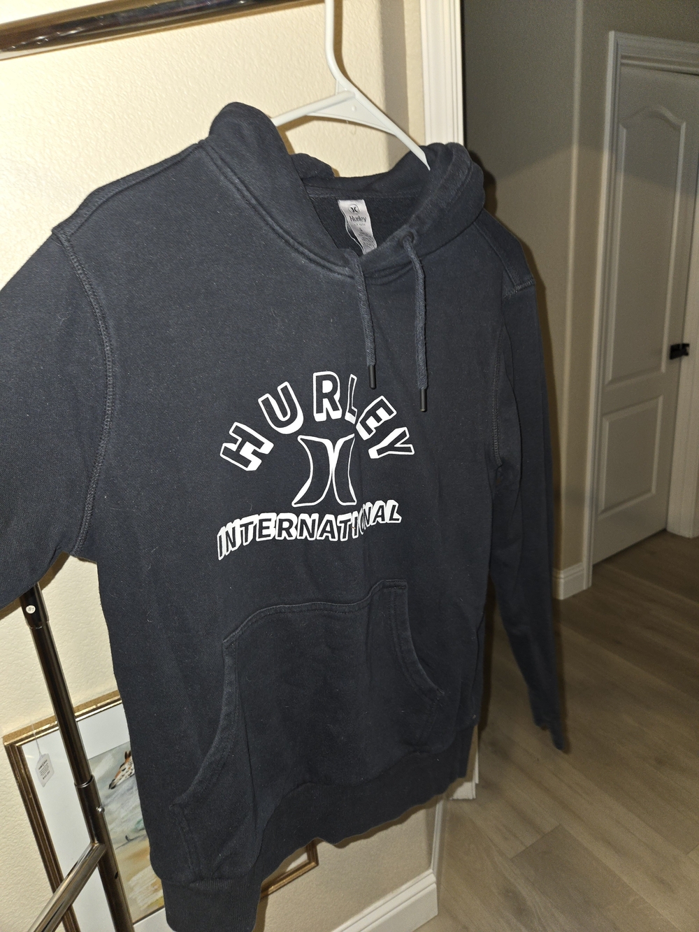 Hurley Men's Black Pullover Hoodie - International Logo